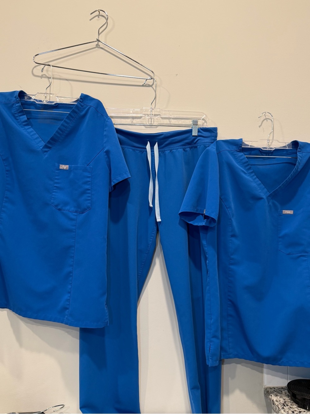 Figs Women’s Medium Livingston Pants and 2 Catrina Medium Scrub Tops -Royal Blue